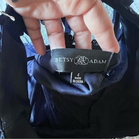 BETSY & ADAM NAVY formal gown - Picture 6 of 9